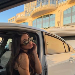 Meet your Posher, Briana